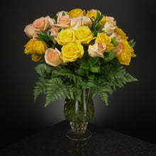 Load image into Gallery viewer,  50 Roses / Vase / Basic